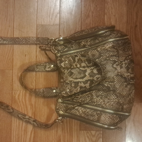 Closet clearance - Picture 7 of 9